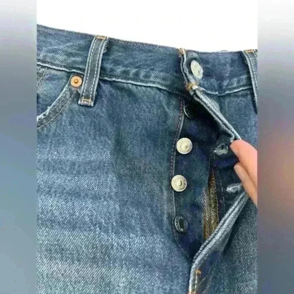 NWT LEVI'S Button Fly 501 Shorts High Rise Distressed Straight Leg 31 - Picture 5 of 9